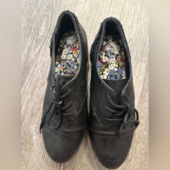 Women’s oxfords great condition! - Picture 5 of 5